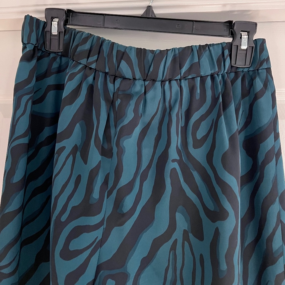 Like New - J Crew wide leg pull on silky pant size 4